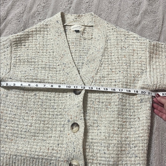 Universal Thread Cream Button-Up Cardigan - Picture 7 of 9